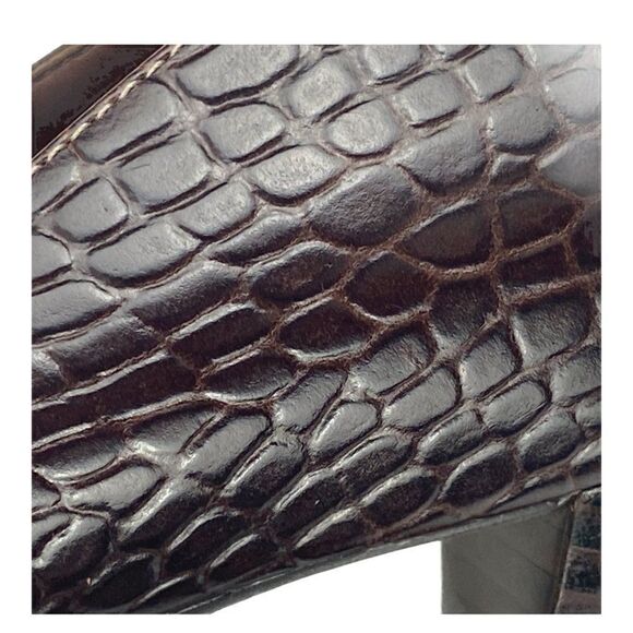 Marc fisher Burgundy Pebbled Leather Platform Heels Pep Toe Two Buckles US 8.5M - Picture 15 of 15